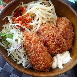 お茶碗でカキフライソース丼